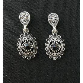 Gótikus könnycsepp fülbevaló