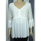 V kivágású csipkés felső