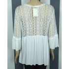 V kivágású csipkés felső