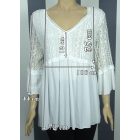V kivágású csipkés felső