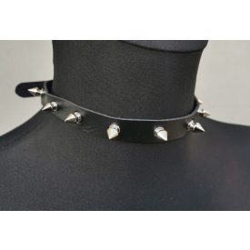 Vékony, kis szegecses nyakörv