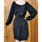 Derékban gumírozott hosszú ujjú midi ruha