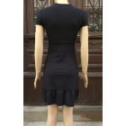 Fekete színű, hasán húzott midi ruha